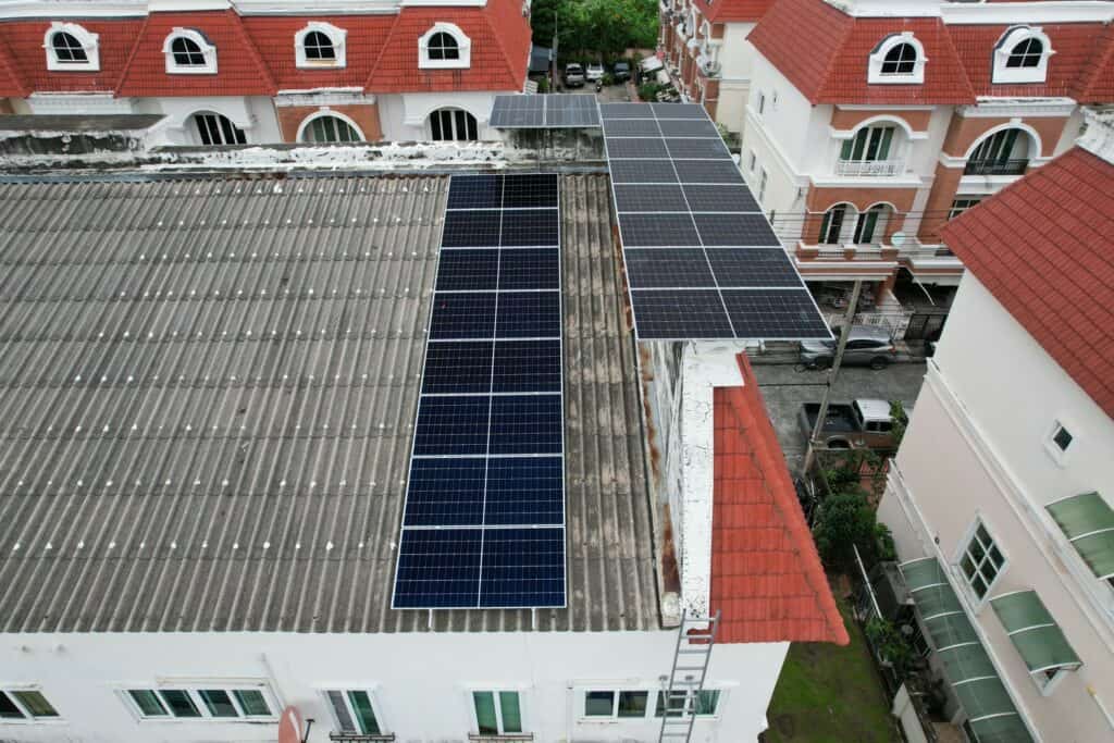 Installation_Solar_cell_ongrid _Hybrid_10kw_battery_14kw_Lat Phrao_District